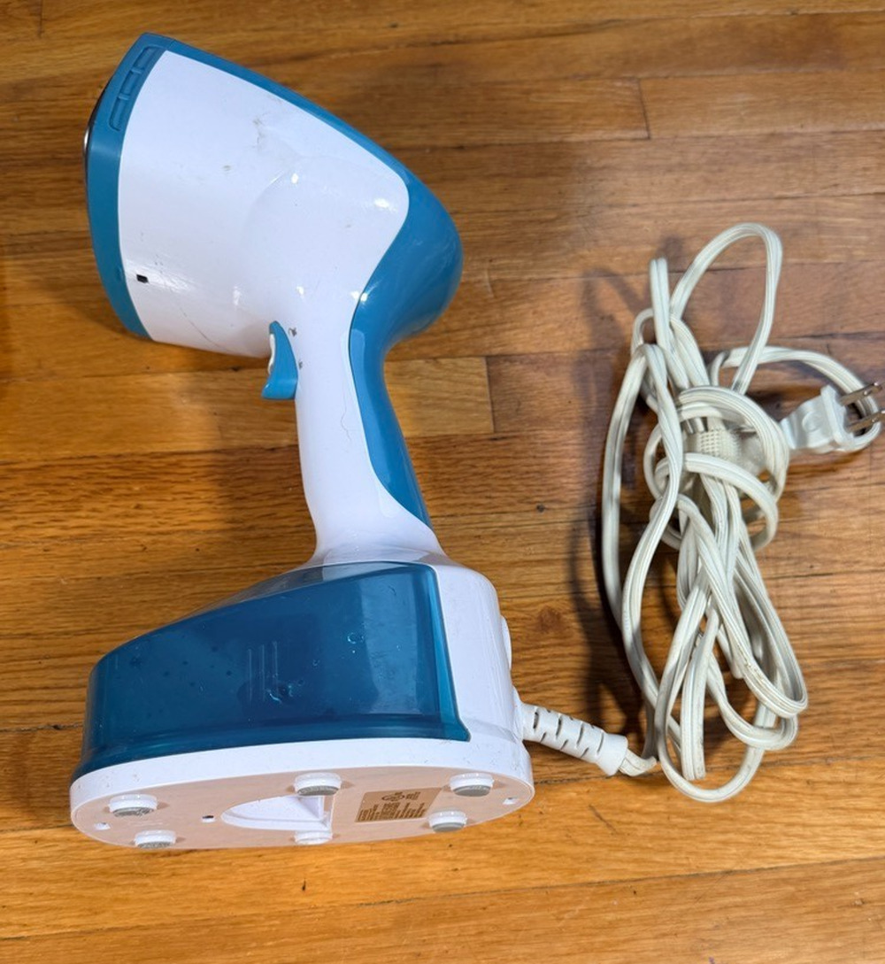 BLACK+DECKER HGS312 Handheld Garment Steamer 1400W Blue & White